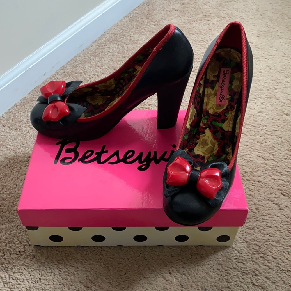 Betsey Johnson Shoes 👠